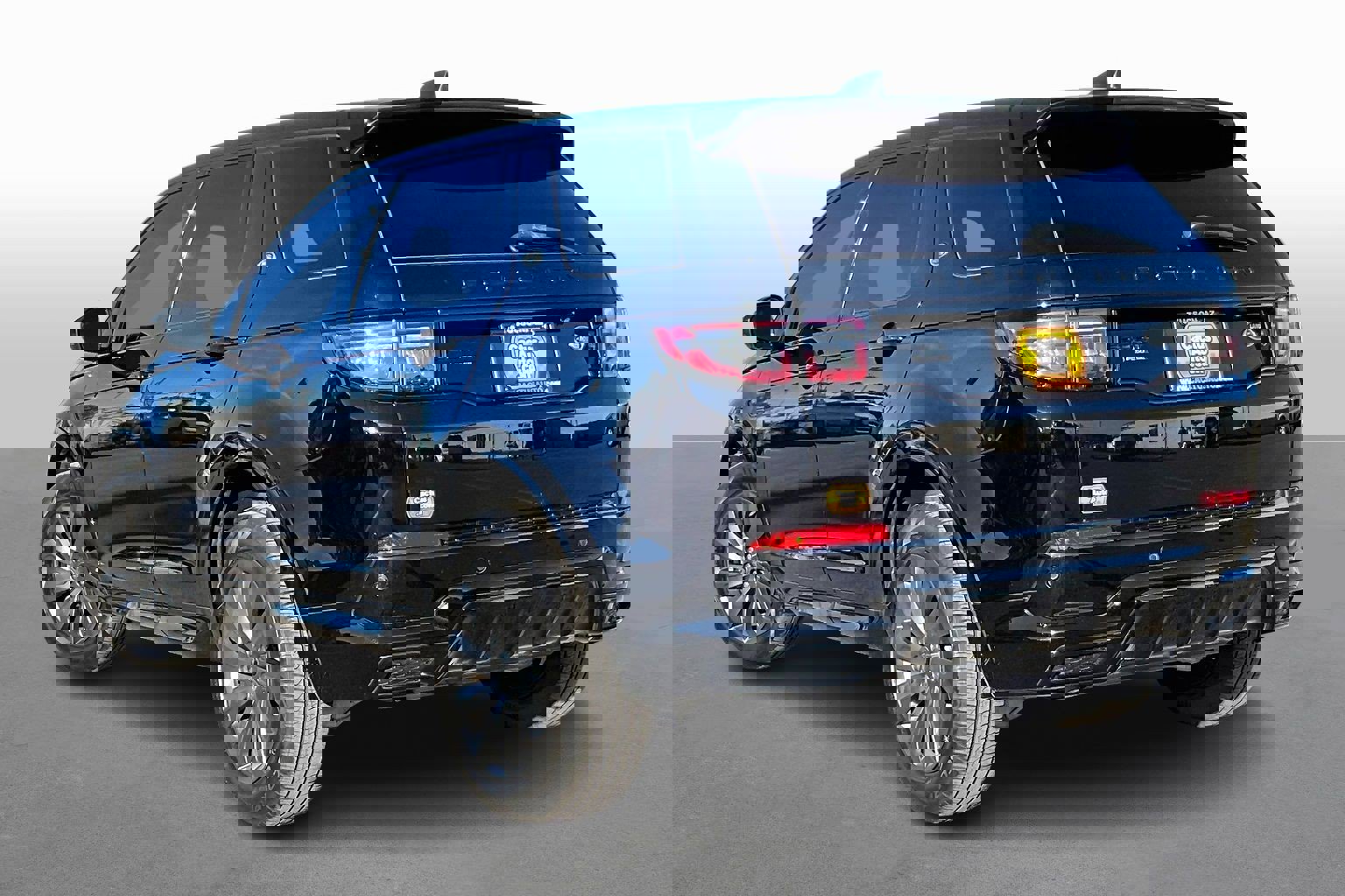 Used 2020 Land Rover Discovery Sport SE R-Dynamic image 9