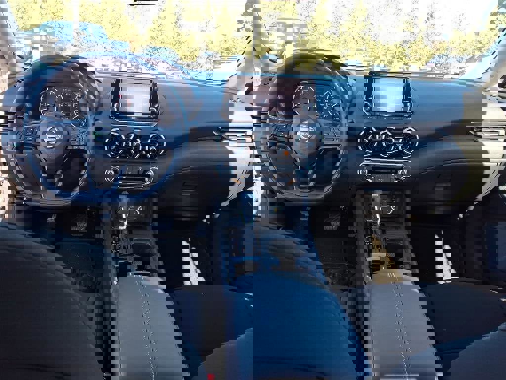 Used 2025 Nissan Sentra S image 6