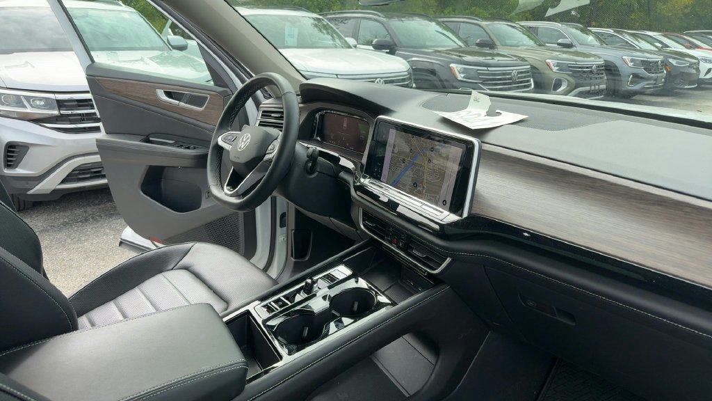Used 2024 Volkswagen Atlas SEL AWD/4WD image 18