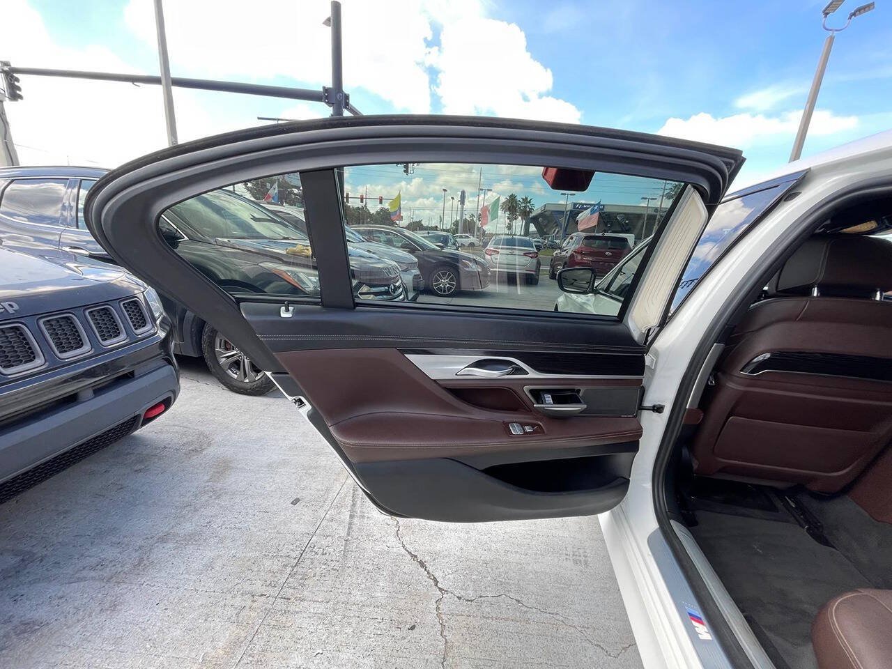 Used 2017 BMW 740i RWD image 11