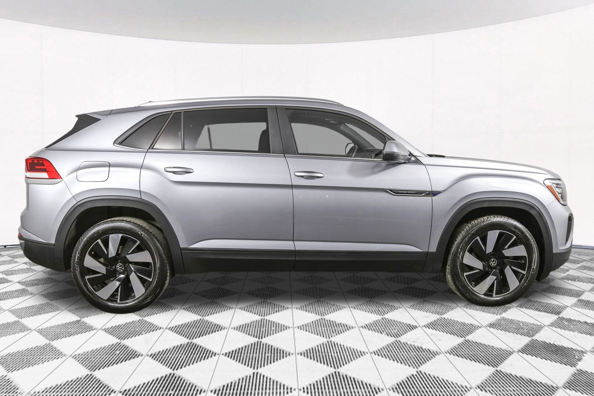 Used 2024 Volkswagen Atlas Cross Sport SE image 12