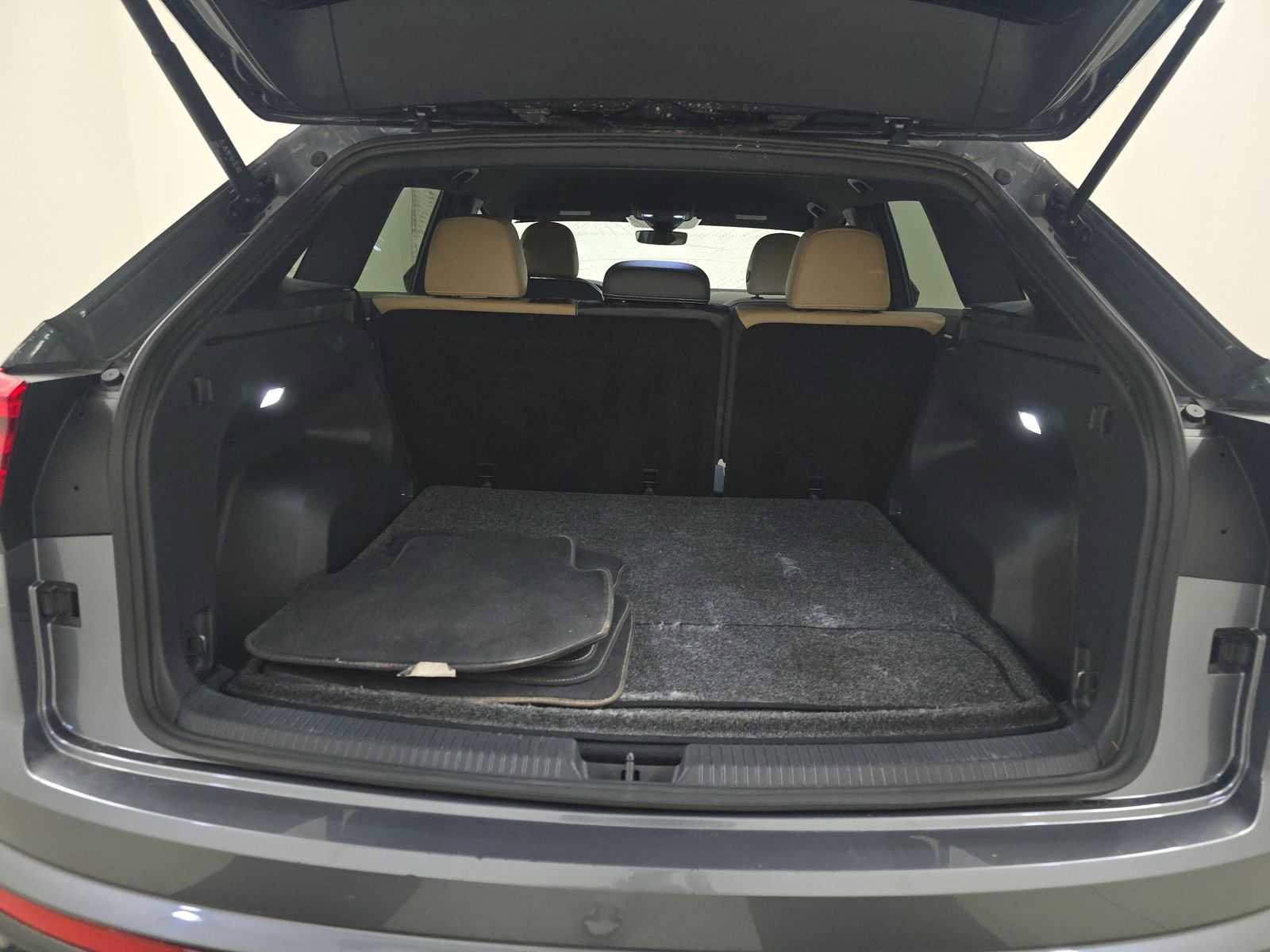 Used 2024 Volkswagen Atlas Cross Sport SE FWD image 16