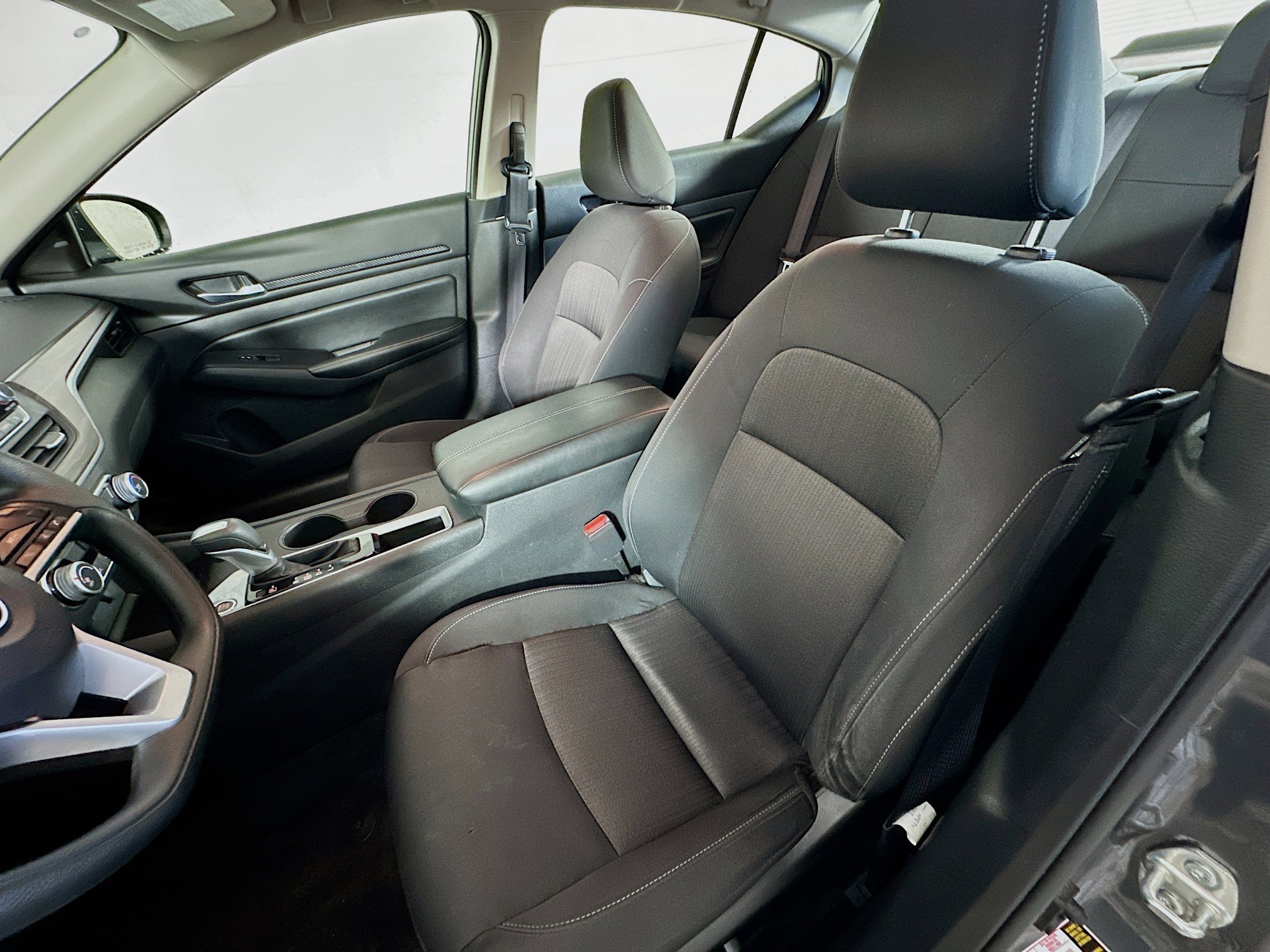 Used 2025 Nissan Altima 2.5 SV image 13