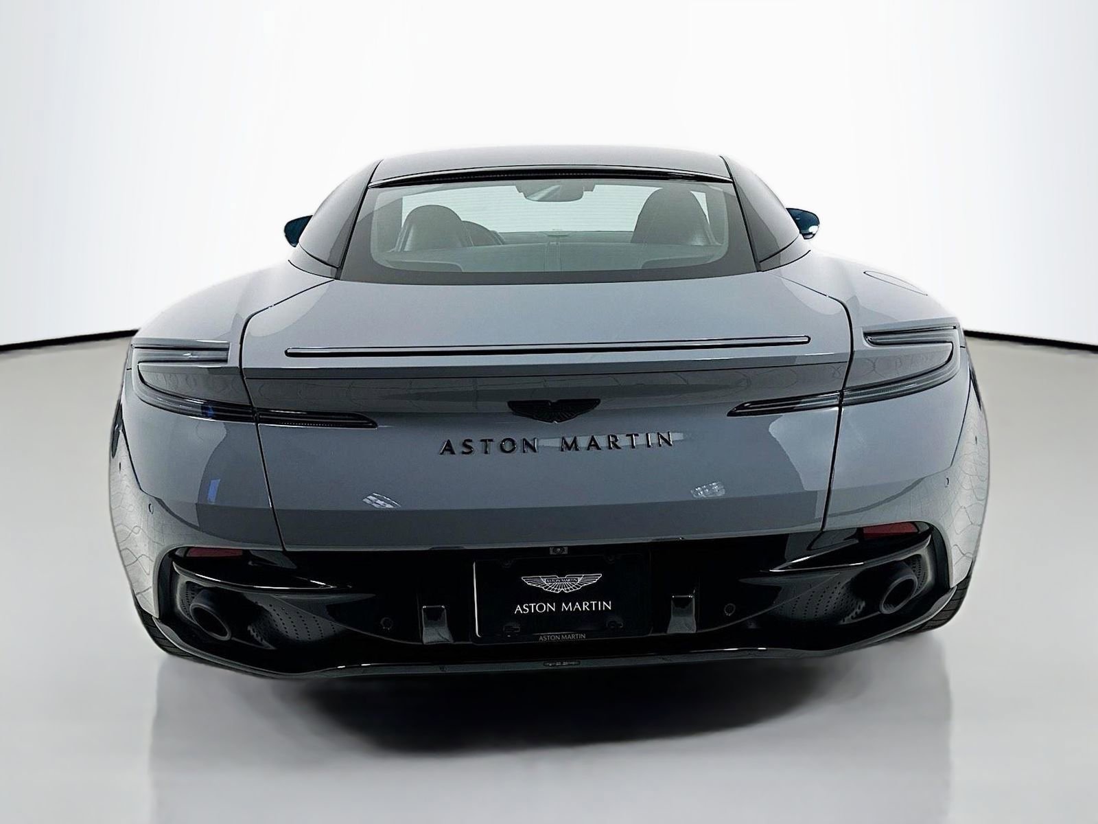 Used 2025 Aston Martin DB12 Coupe RWD image 6