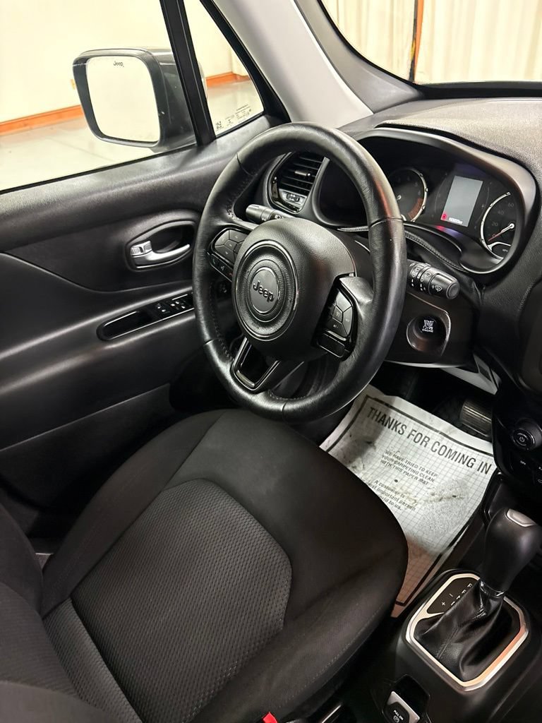 Used 2020 Jeep Renegade Altitude FWD image 23
