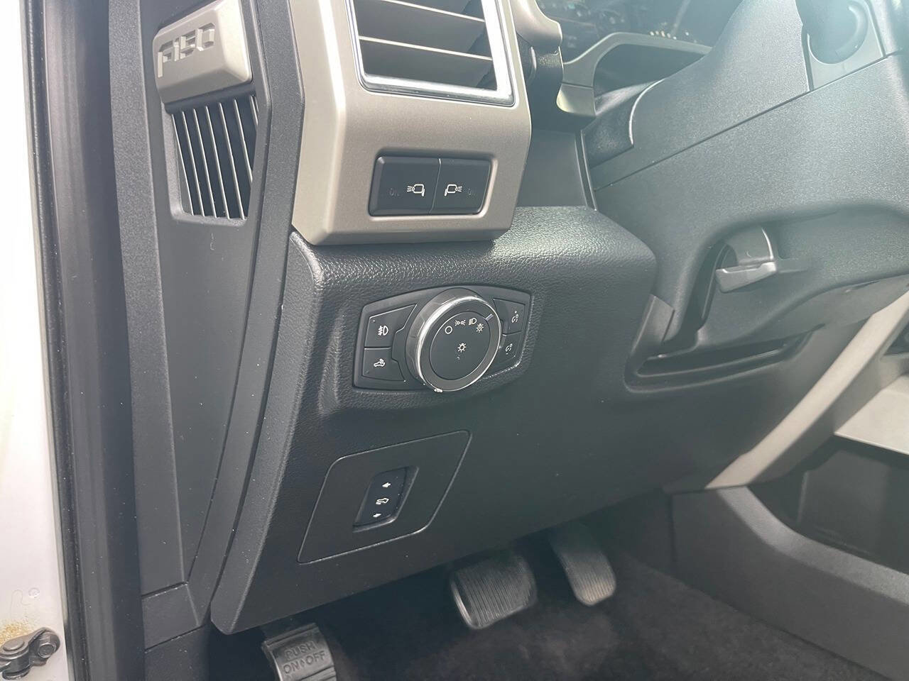 Used 2015 Ford F150 Lariat w/ Equipment Group 501A Mid AWD/4WD image 18
