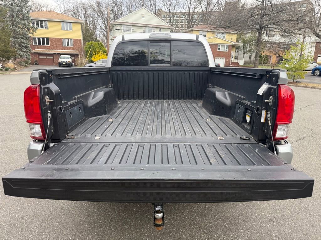 Used 2016 Toyota Tacoma TRD Sport w/ Exterior Package AWD/4WD image 7