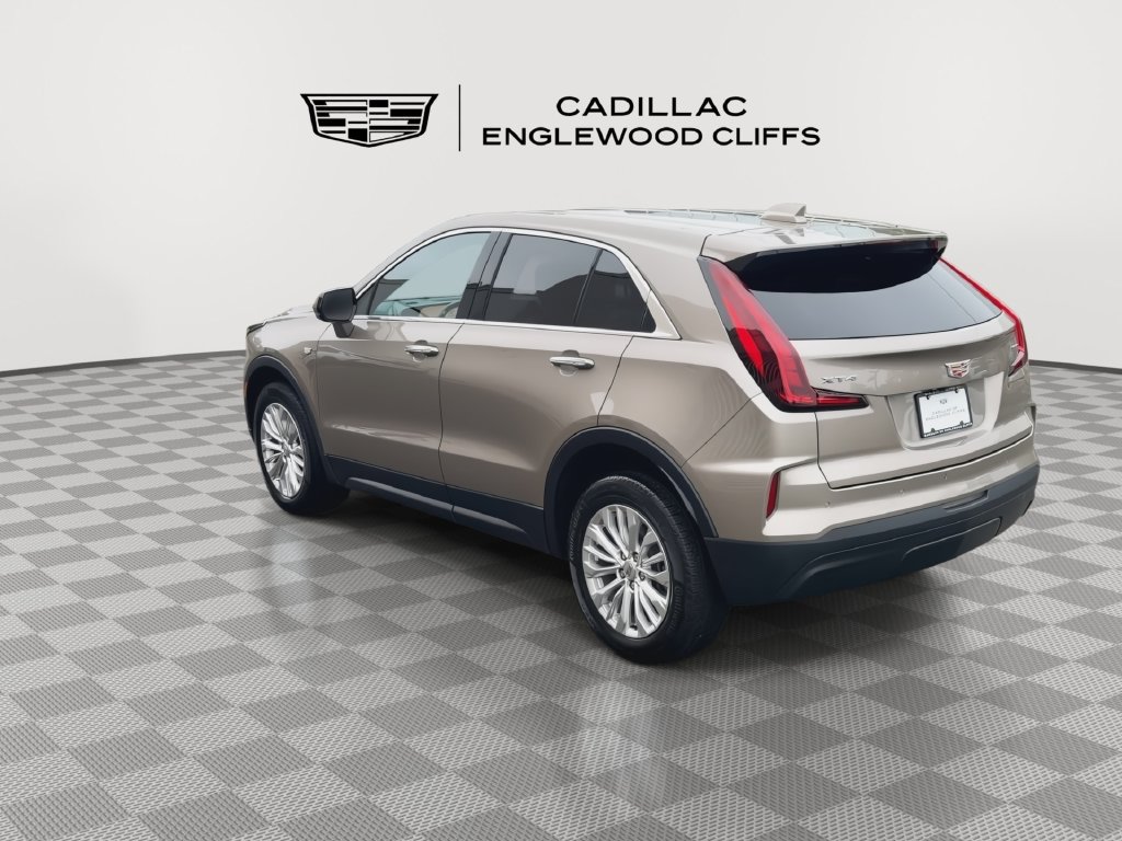 Certified 2024 Cadillac XT4 Luxury w/ Cold Weather Package FWD image 6