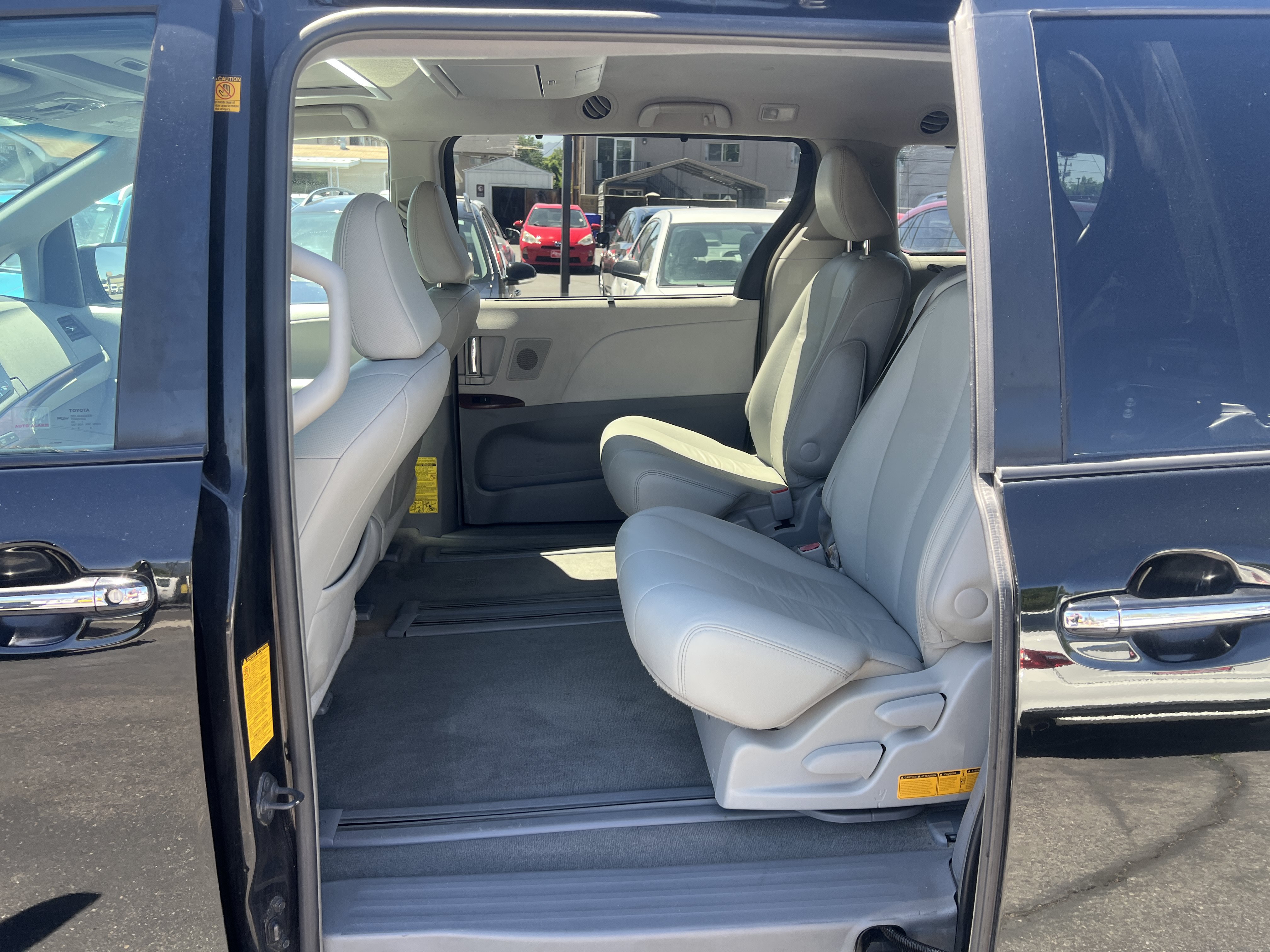 Used 2012 Toyota Sienna XLE w/ Premium Pkg FWD image 12