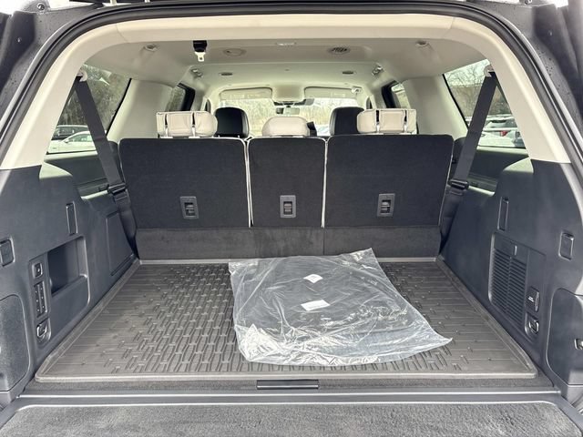 New 2026 Lincoln Navigator L Premier AWD/4WD image 12