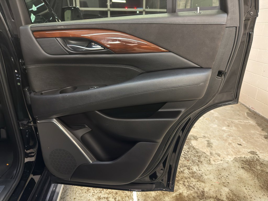 Used 2019 Cadillac Escalade Luxury image 26