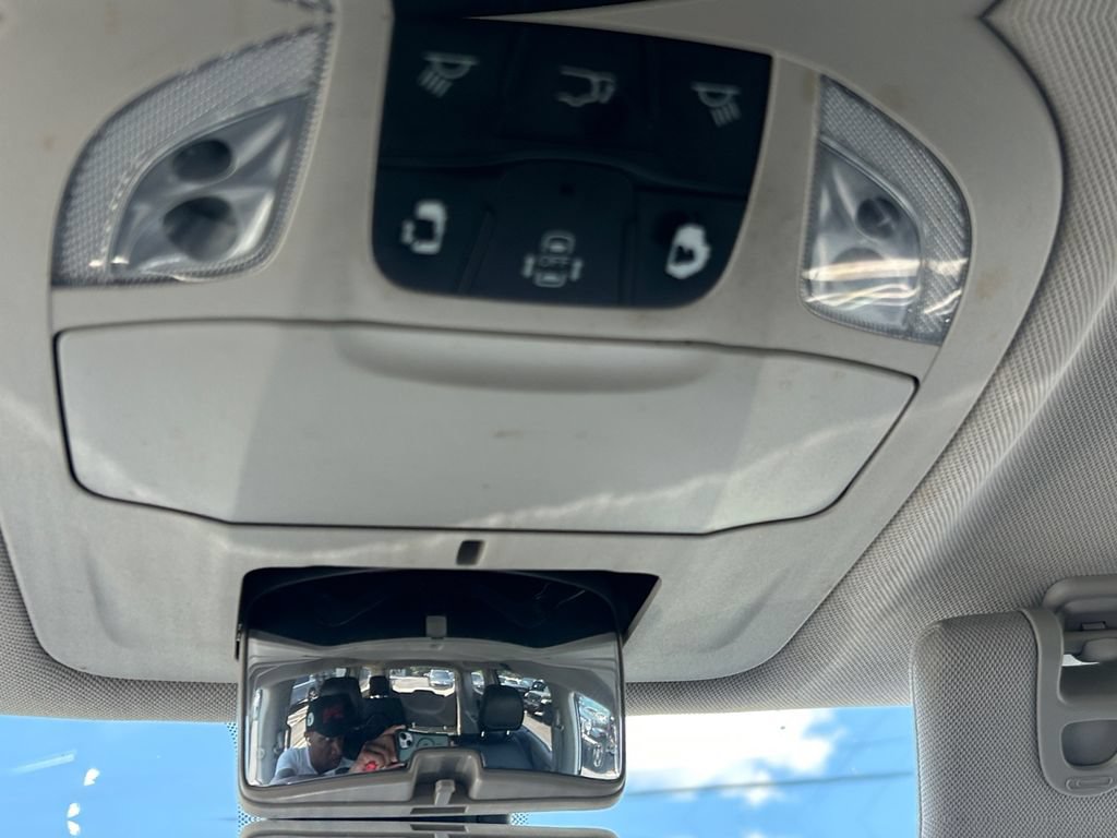 Used 2020 Chrysler Voyager Lxi FWD image 35