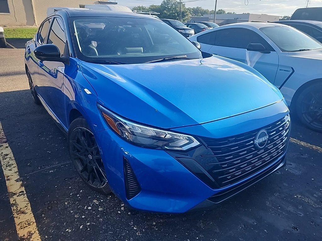 Used 2025 Nissan Sentra SR w/ SR Premium Package FWD image 5