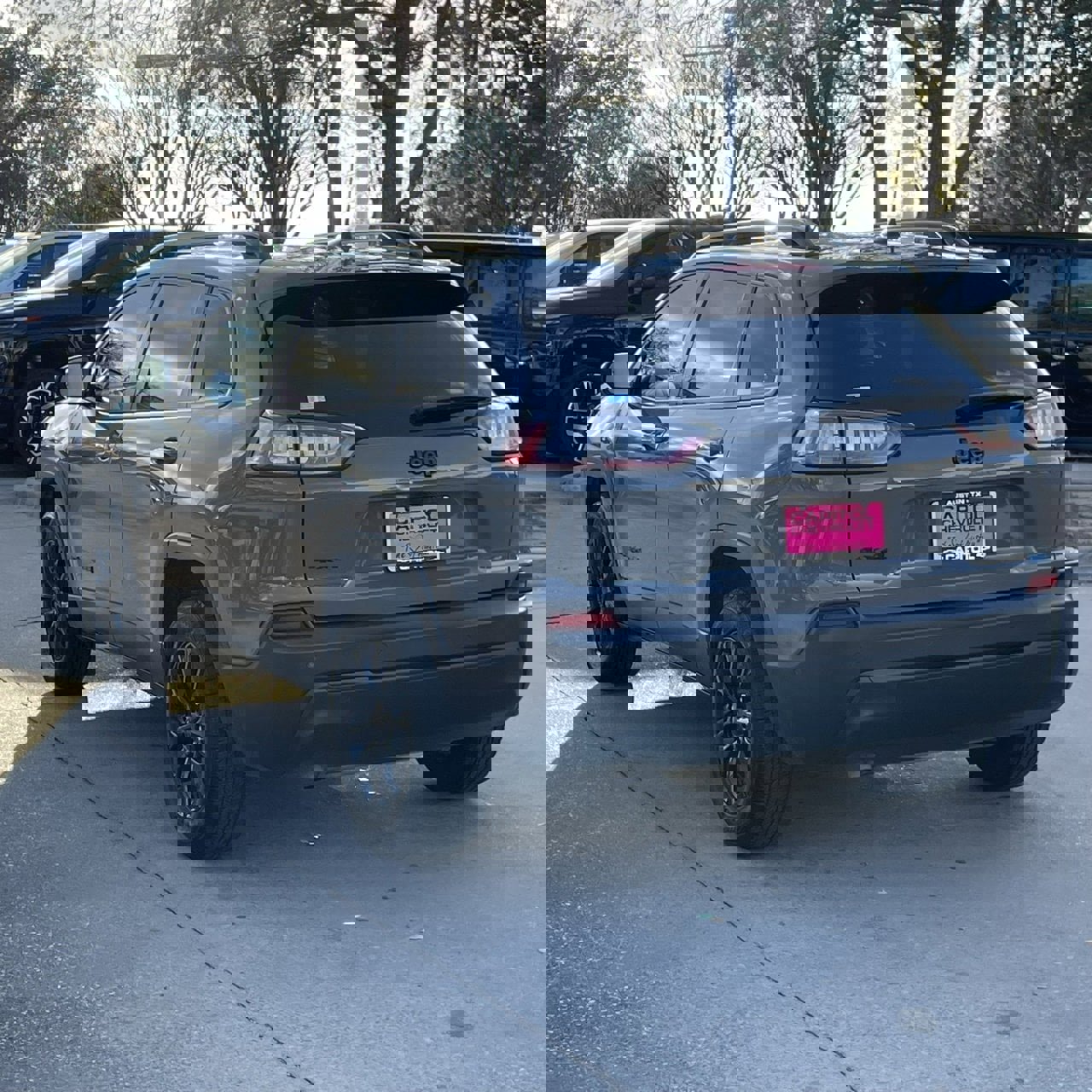 Used 2023 Jeep Cherokee Altitude Lux image 4