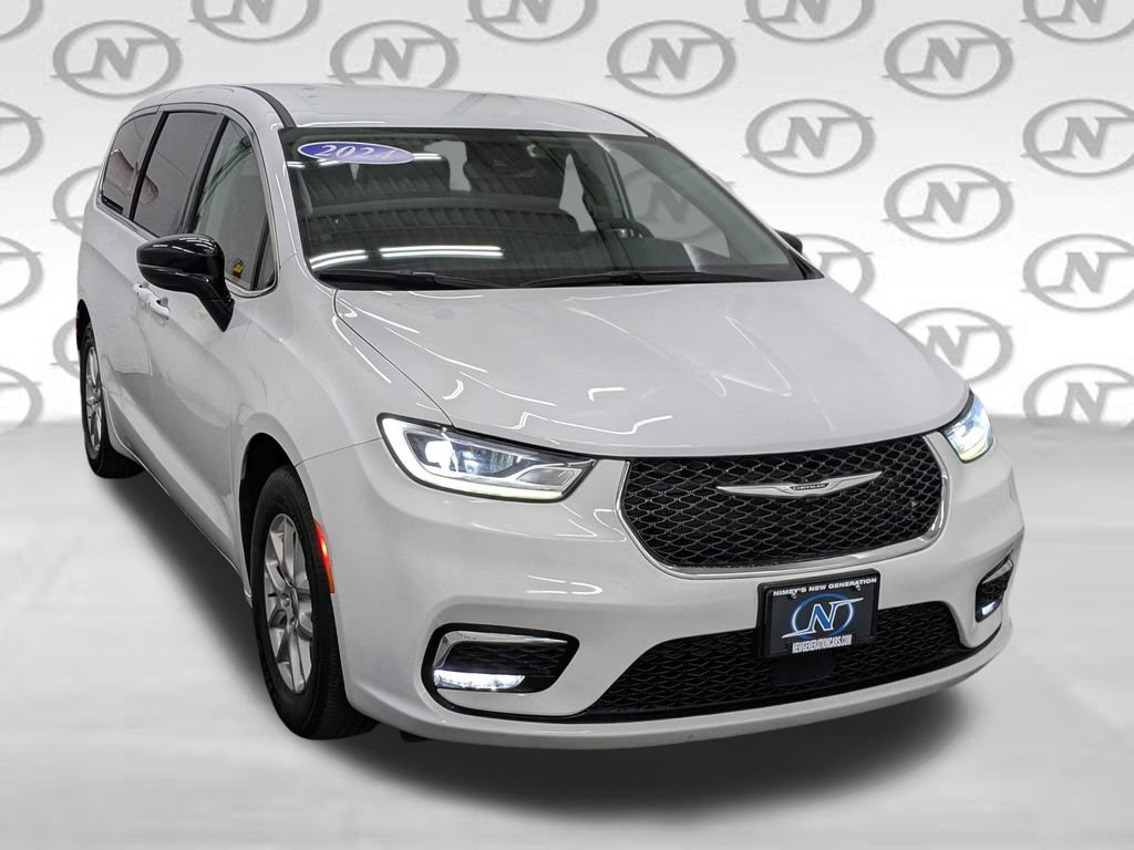 Used 2024 Chrysler Pacifica Touring-L FWD image 22