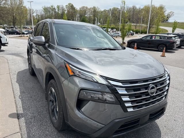 Used 2025 Nissan Rogue SV image 4