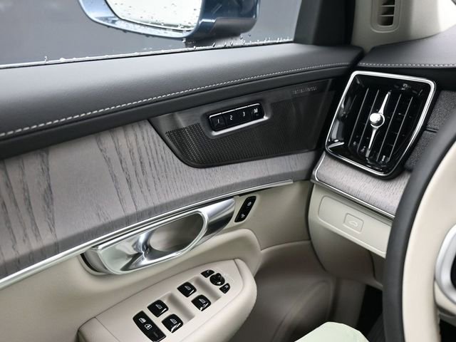 New 2026 Volvo XC90 B6 Ultra w/ Protection Package image 24