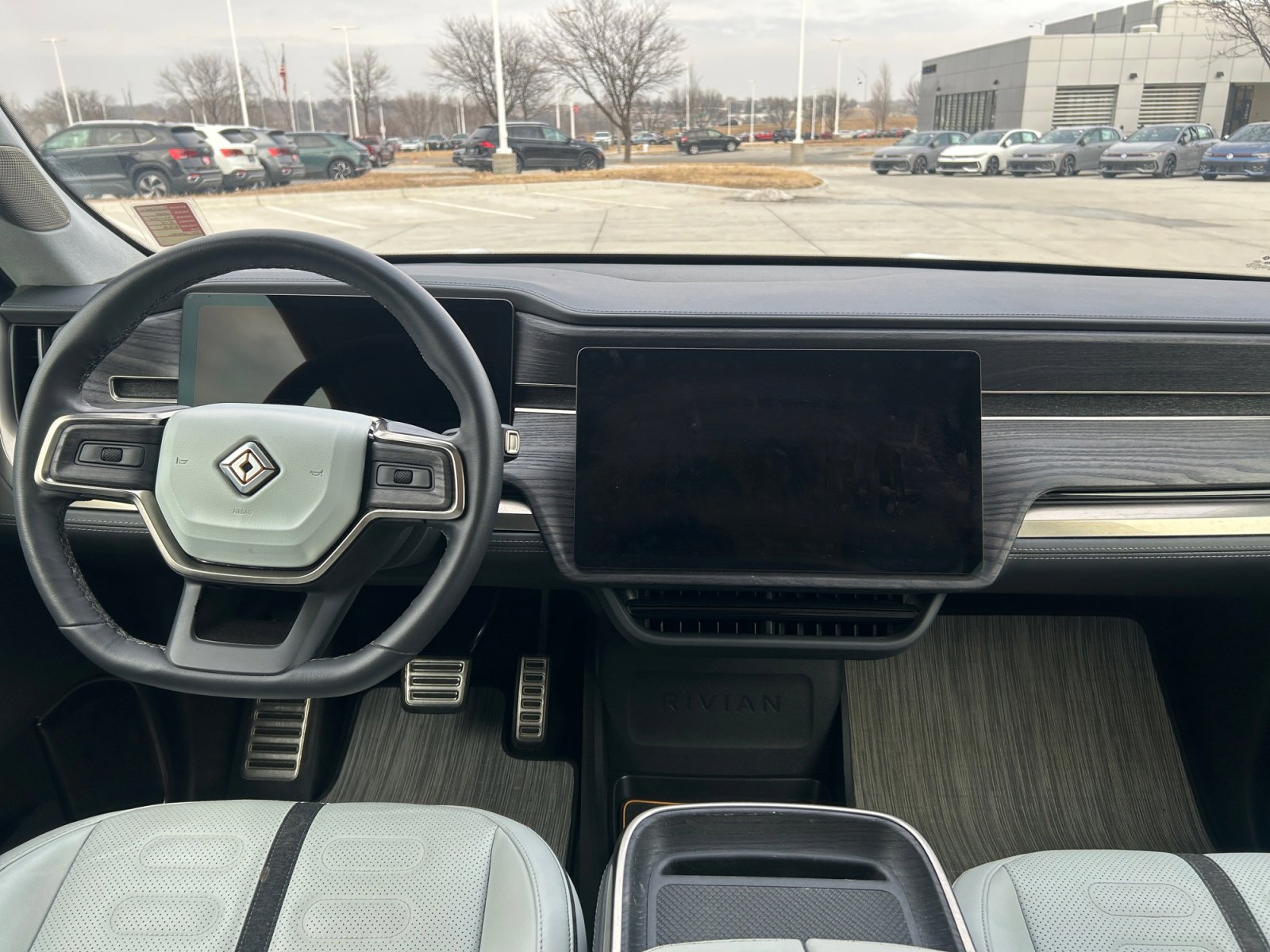 Used 2024 Rivian R1S Adventure image 2