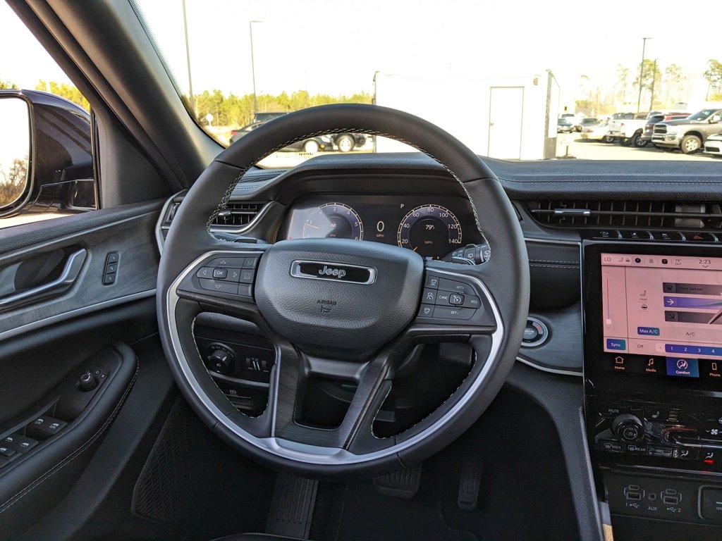 New 2025 Jeep Grand Cherokee Limited image 25