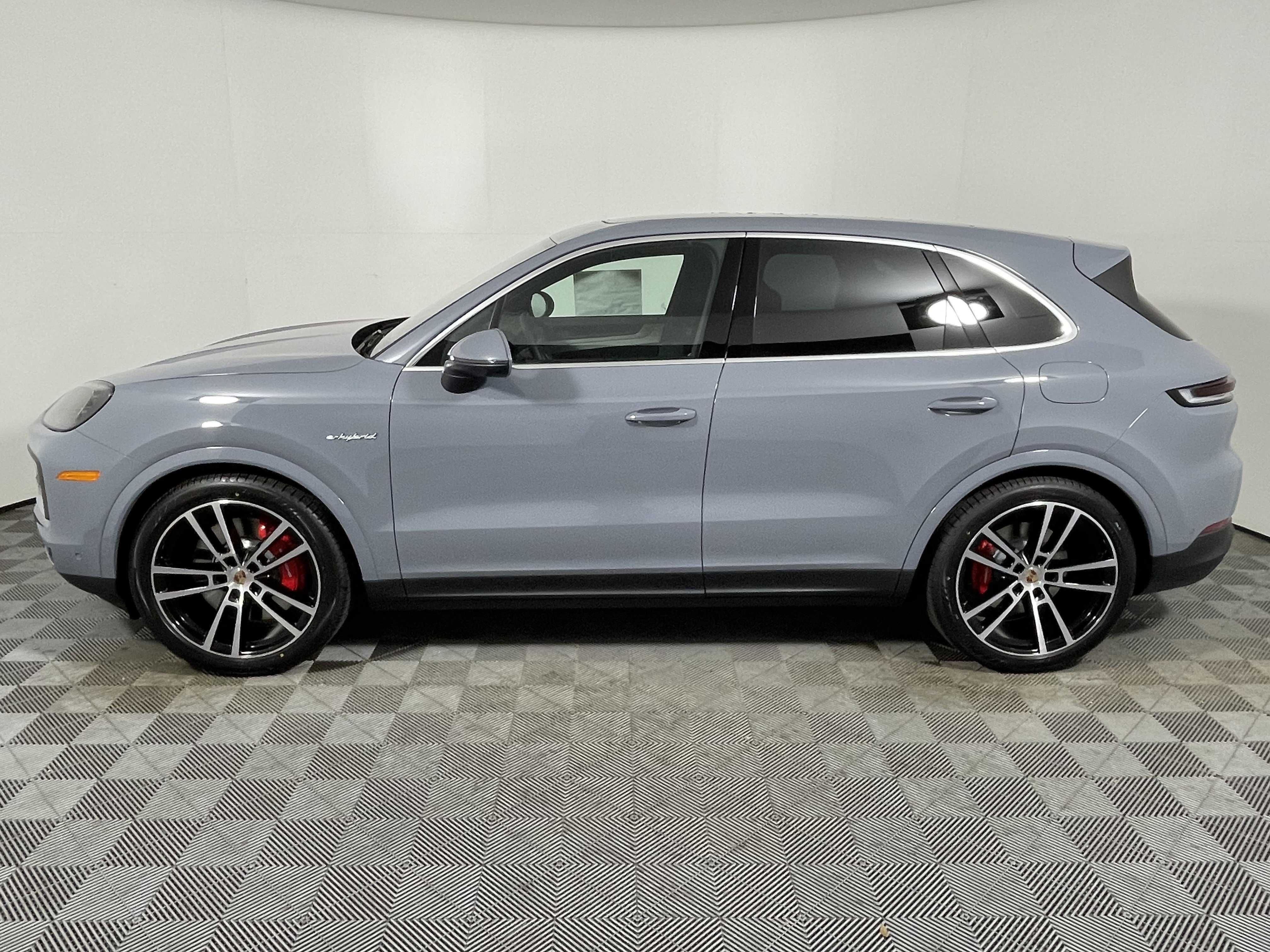 New 2026 Porsche Cayenne S image 2