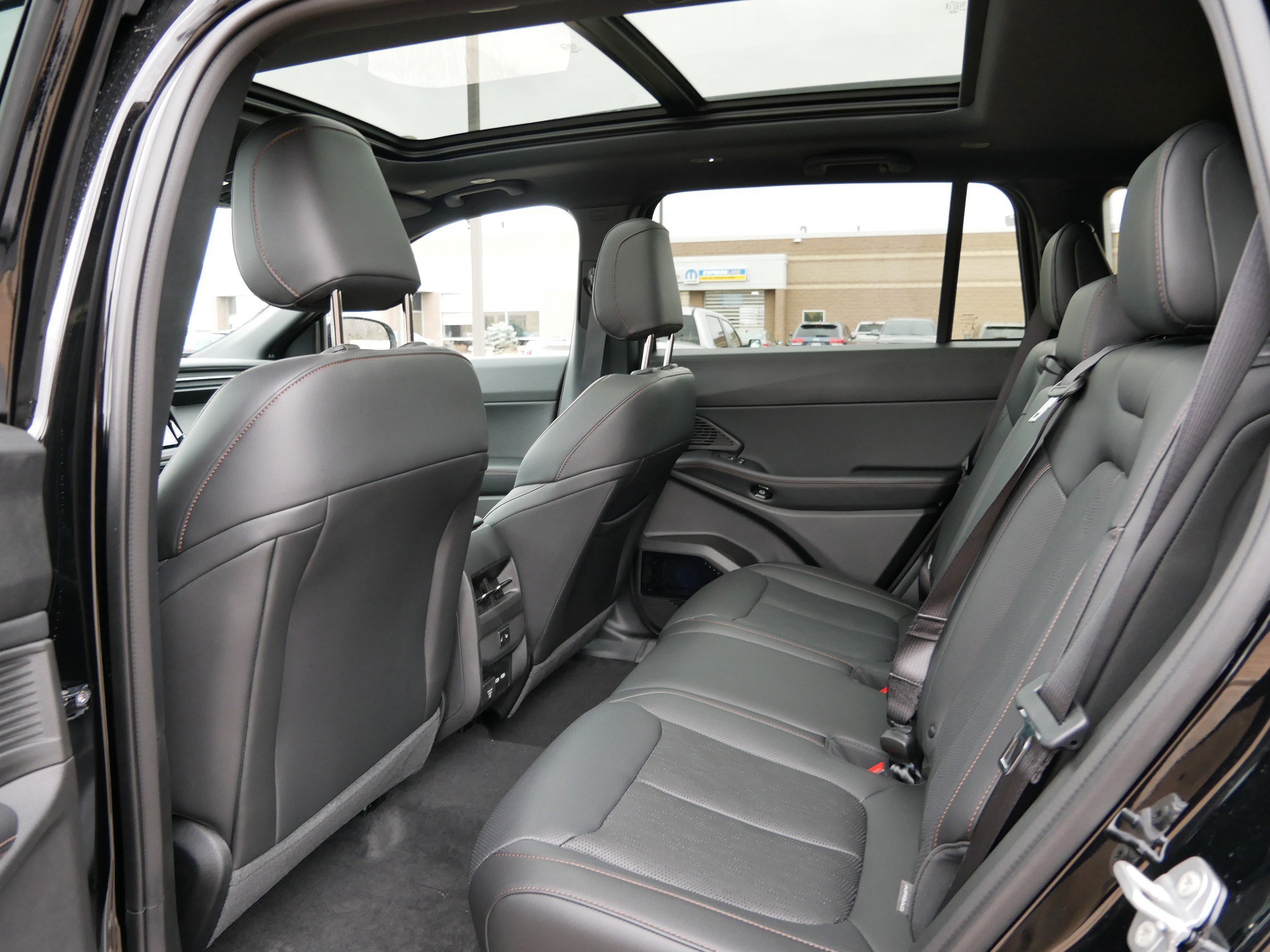 New 2026 Jeep Cherokee Overland image 8