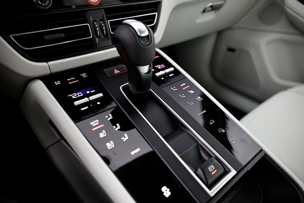 New 2026 Porsche Macan image 38