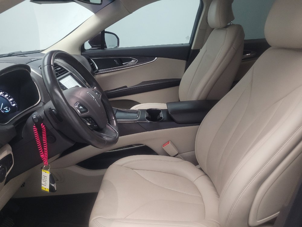 Used 2017 Lincoln MKX Reserve w/ Driver Assistance Package FWD image 17