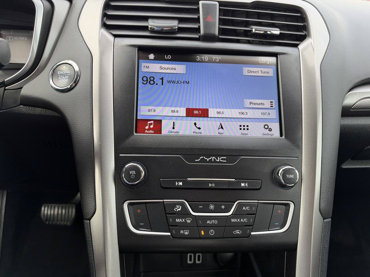 Used 2019 Ford Fusion SE FWD image 19