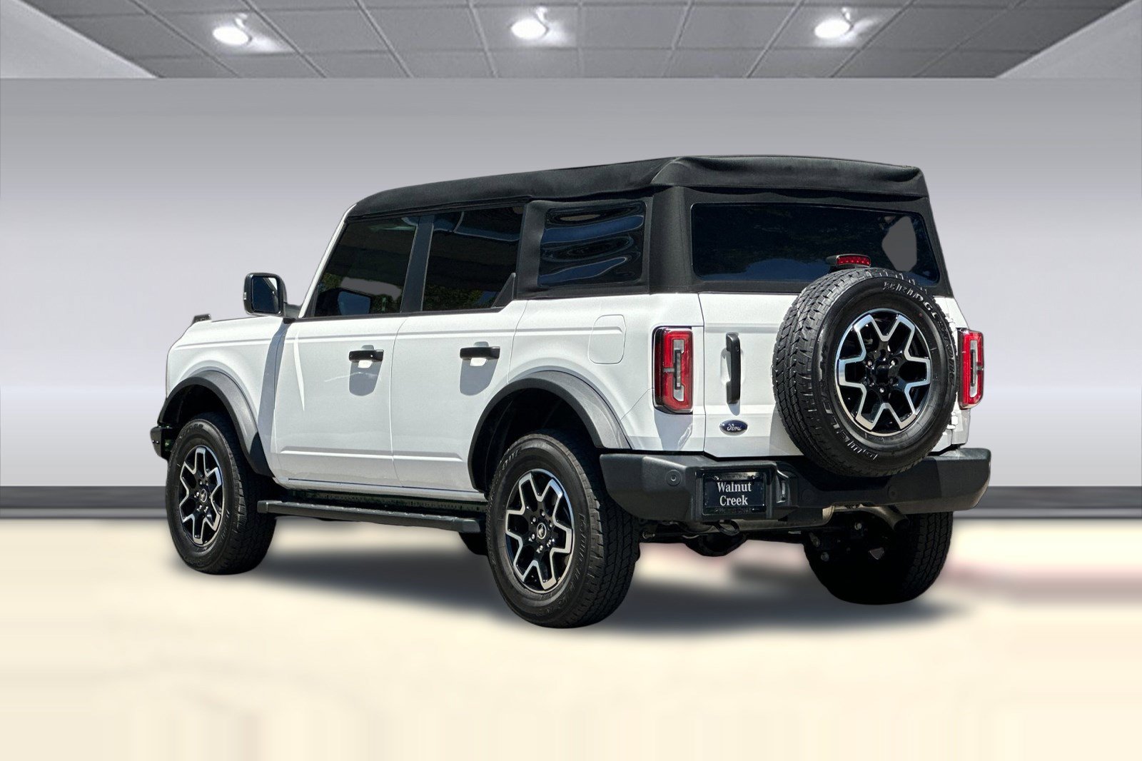 Used 2024 Ford Bronco Outer Banks AWD/4WD image 3