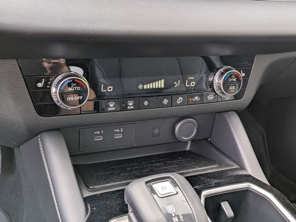 Used 2025 Mitsubishi Outlander Trail Edition image 21