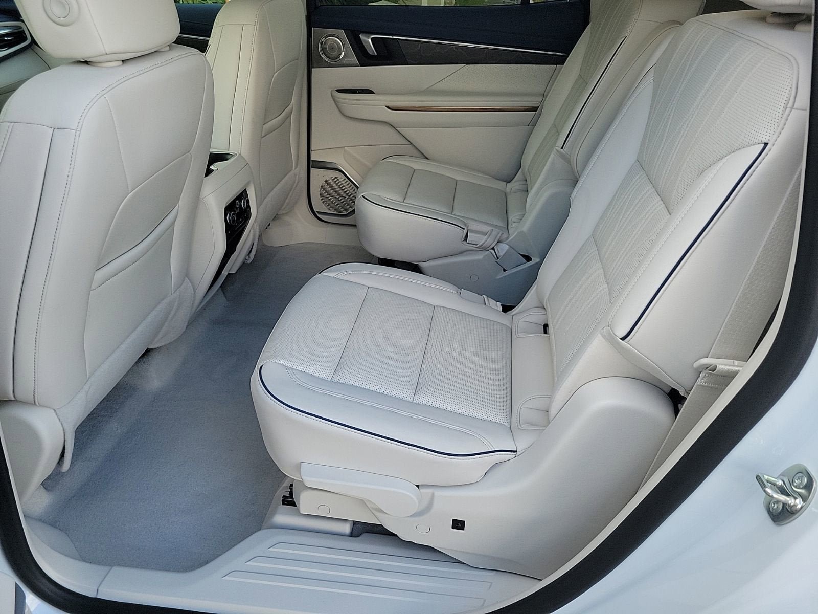 New 2026 Buick Enclave Avenir w/ Super Cruise Package FWD image 10