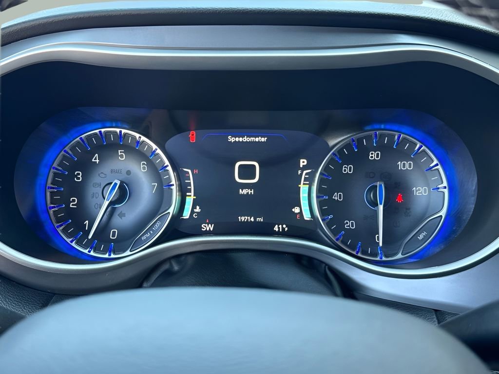 Used 2026 Chrysler Pacifica Select FWD image 13