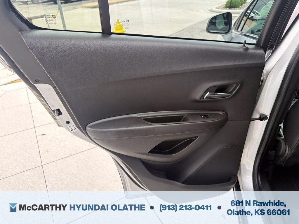 Used 2020 Chevrolet Trax LT w/ LT Convenience Package FWD image 21