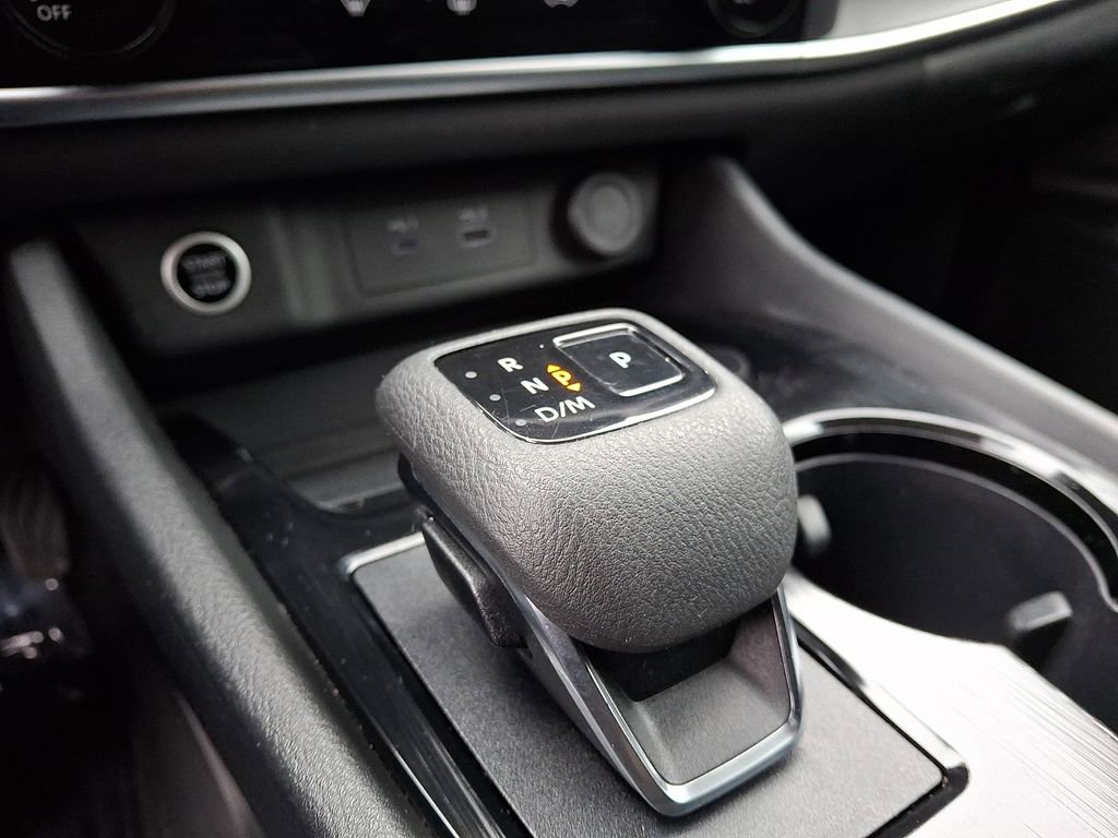 Used 2023 Nissan Rogue S image 14