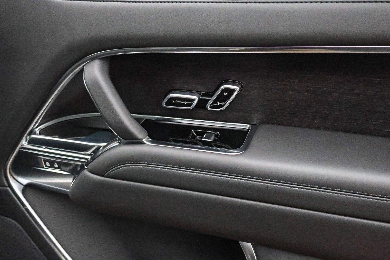 New 2026 Land Rover Range Rover SE image 19