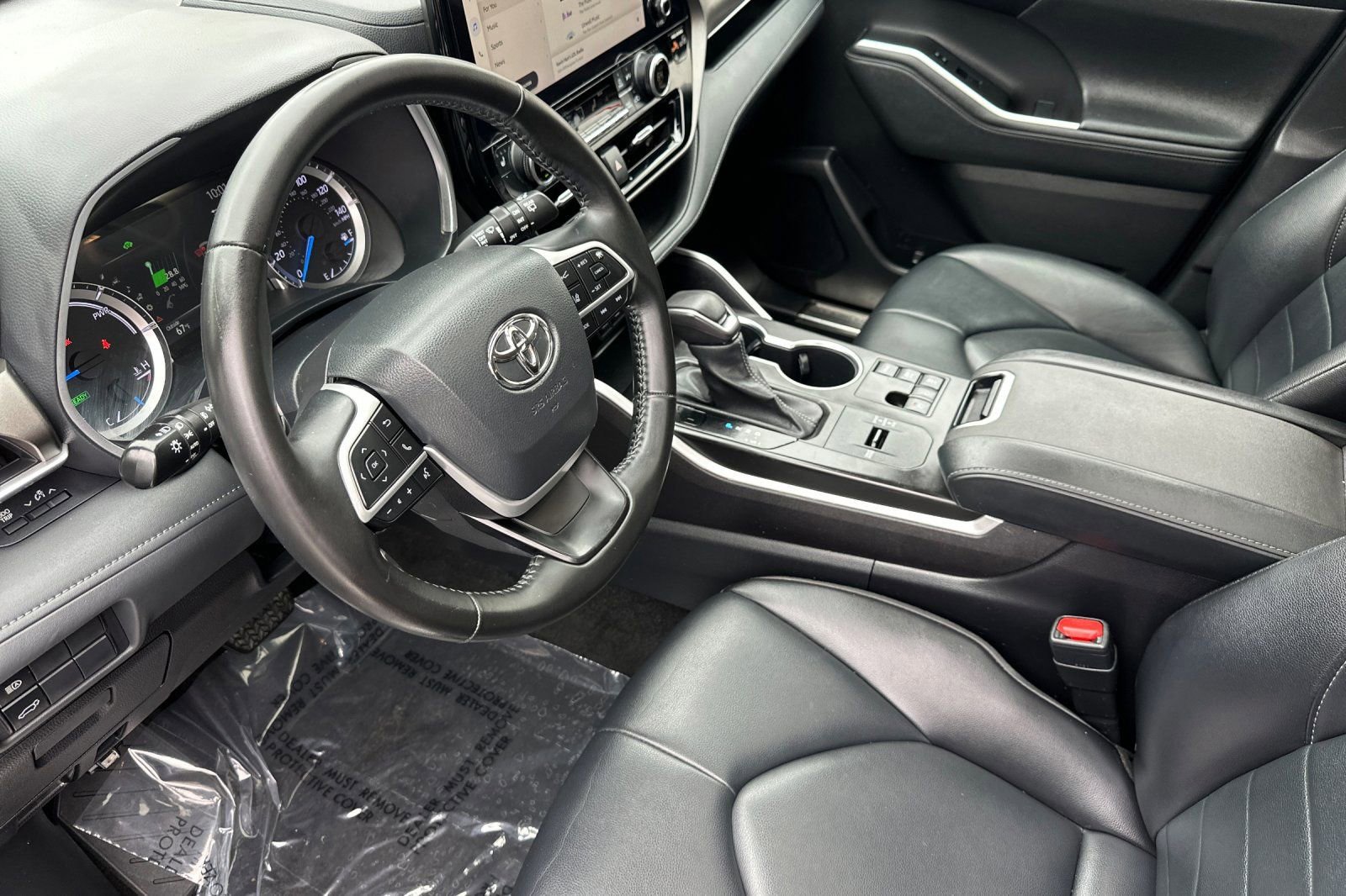 Used 2023 Toyota Highlander XLE w/ Protection Package #3 (TMS) AWD/4WD image 10
