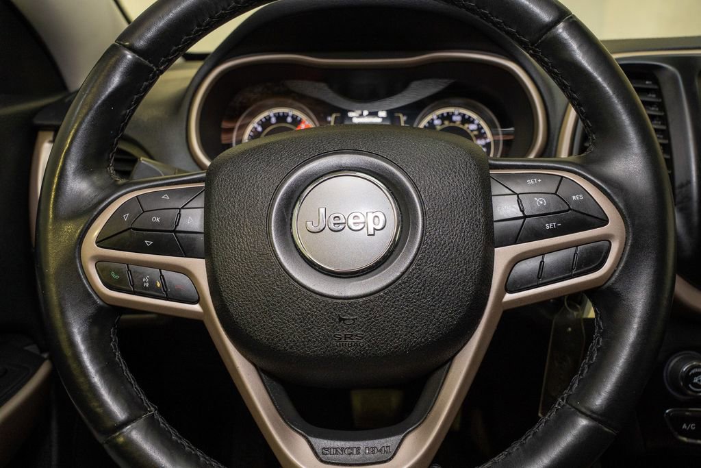 Used 2017 Jeep Cherokee Latitude image 17