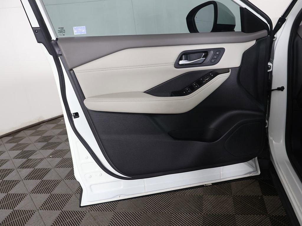 Used 2023 Nissan Rogue SL w/ SL Premium Package image 23