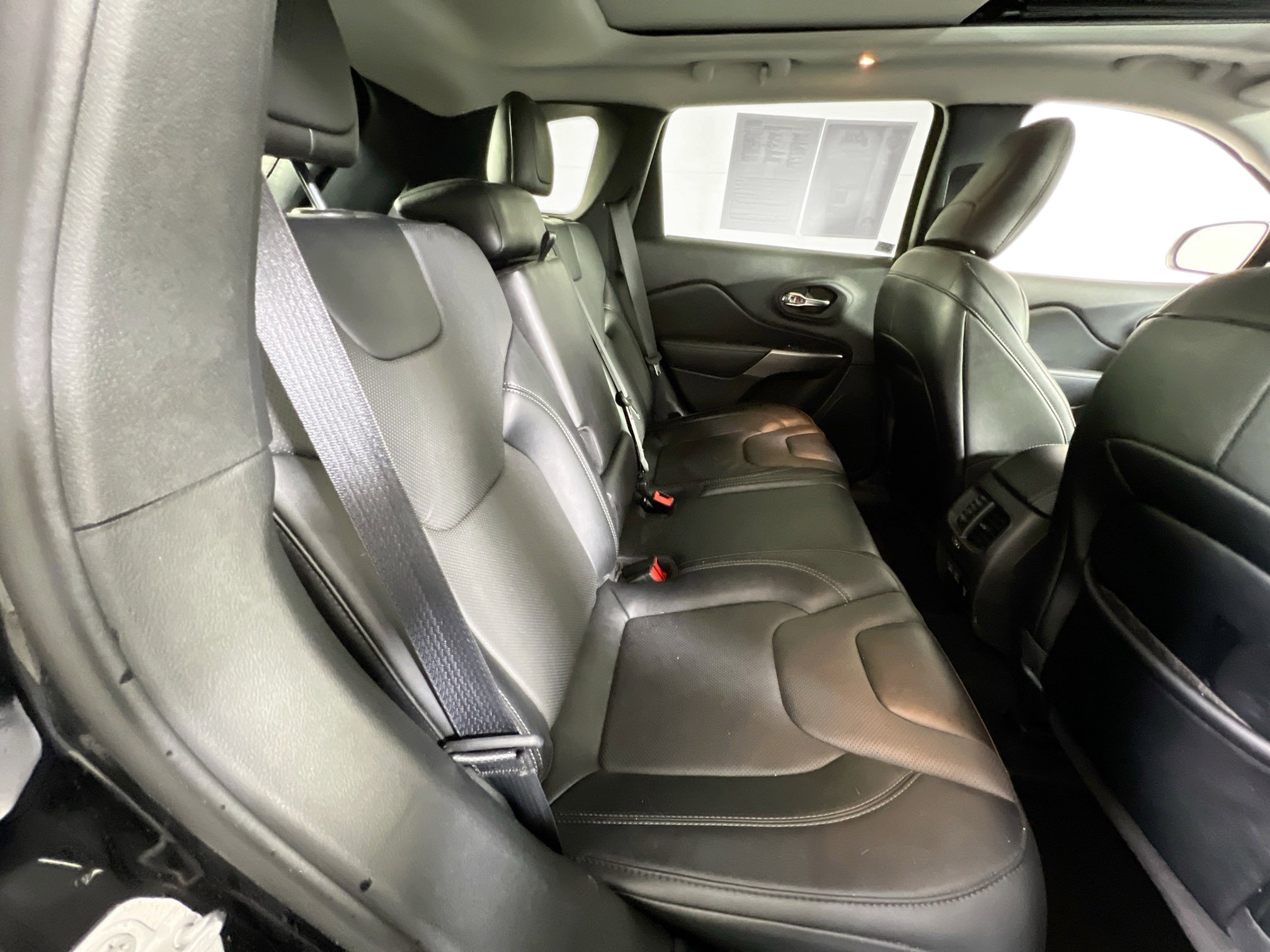 Used 2022 Jeep Cherokee Limited image 26