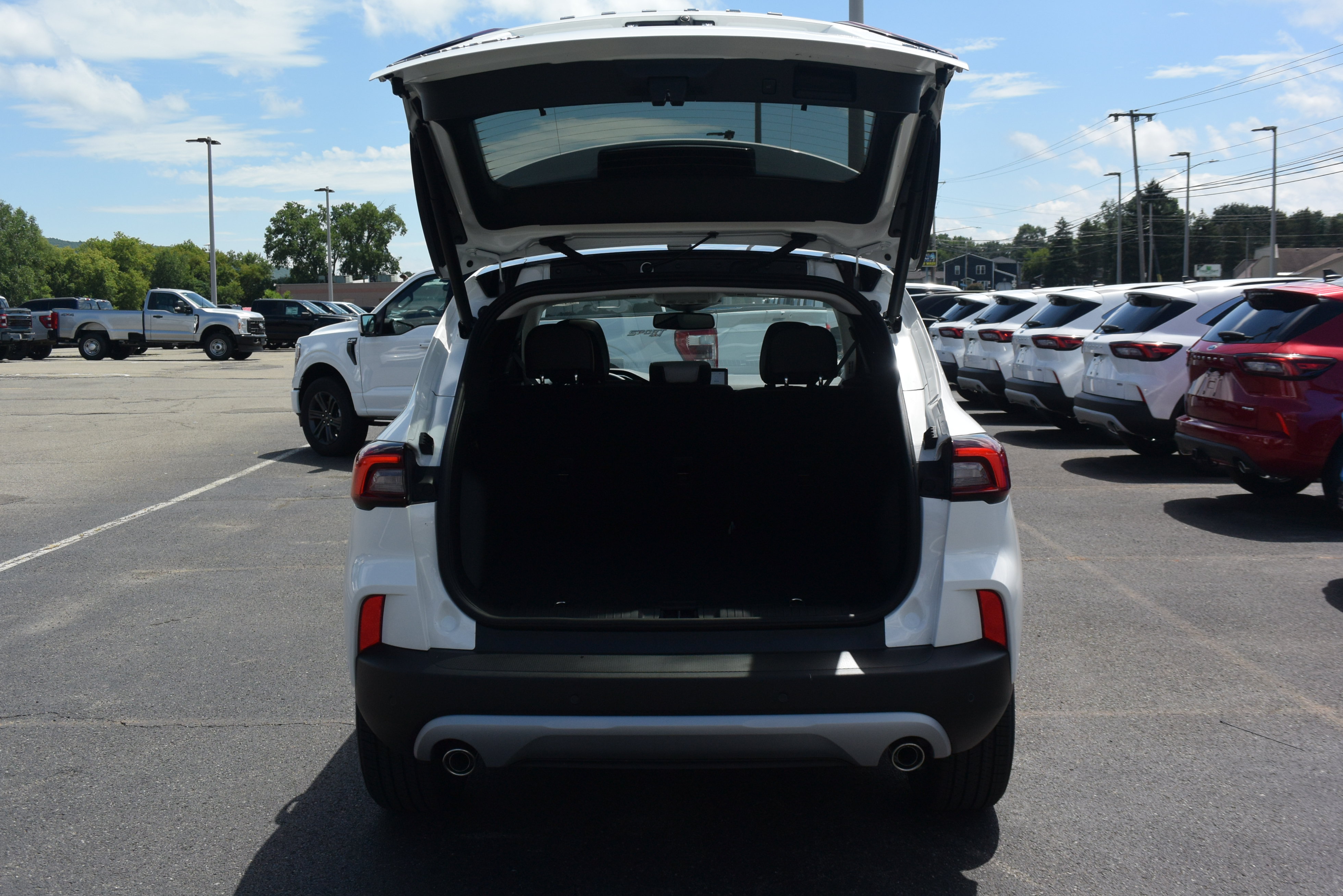 Used 2023 Ford Escape Platinum w/ Premium Technology Package AWD/4WD image 8