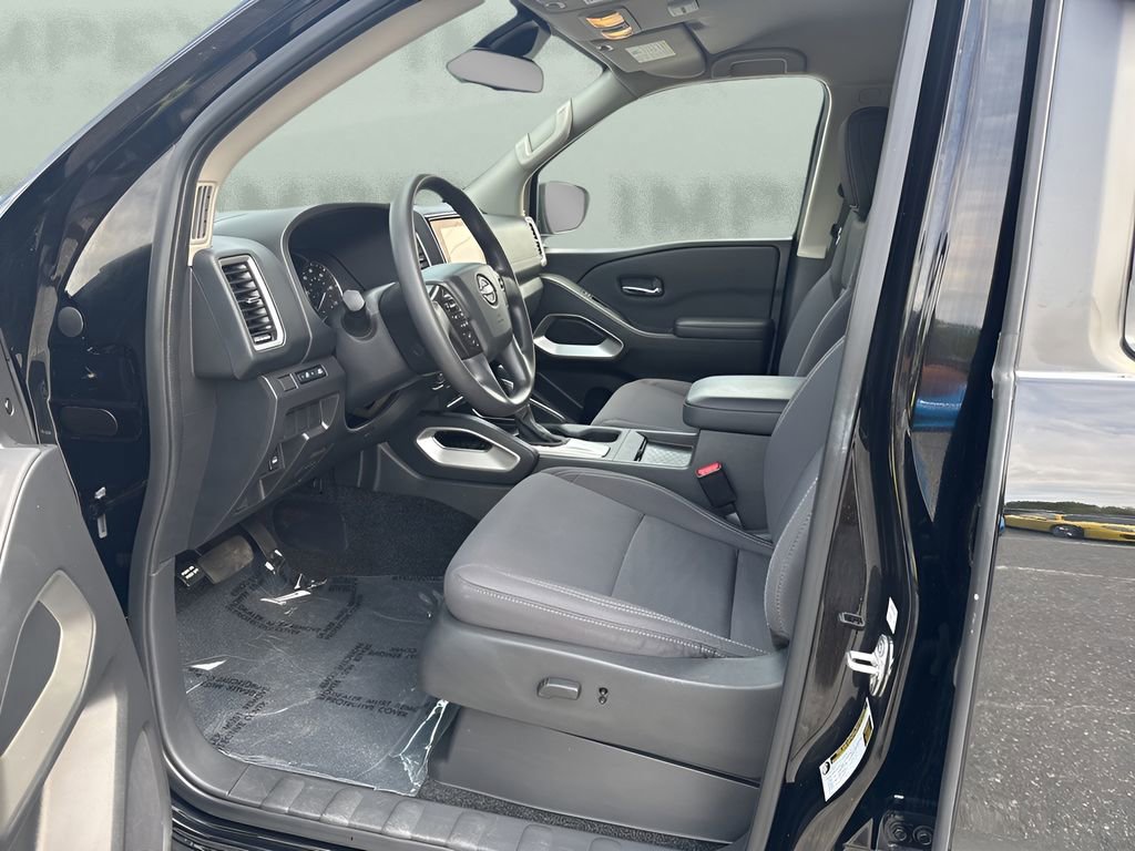 Used 2023 Nissan Frontier SV image 9