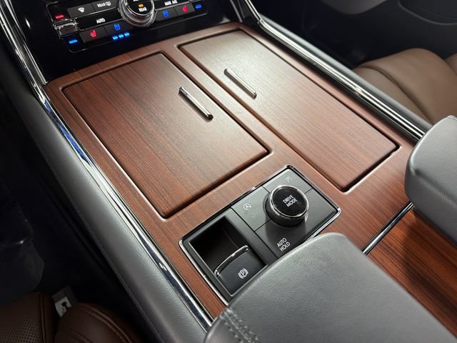 Used 2024 Lincoln Navigator Reserve AWD/4WD image 11