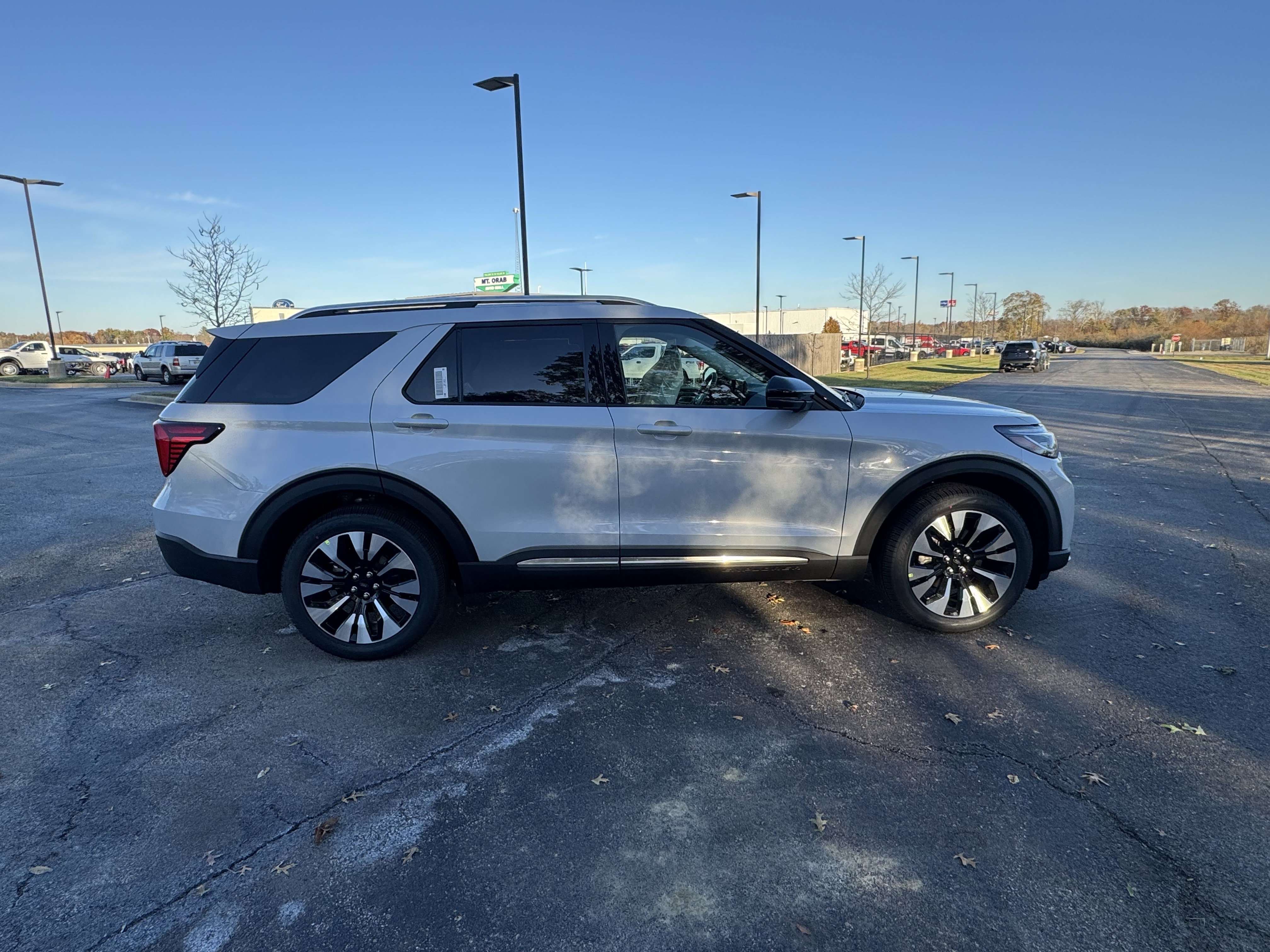 New 2026 Ford Explorer Platinum w/ LUX Leather Package AWD/4WD image 5