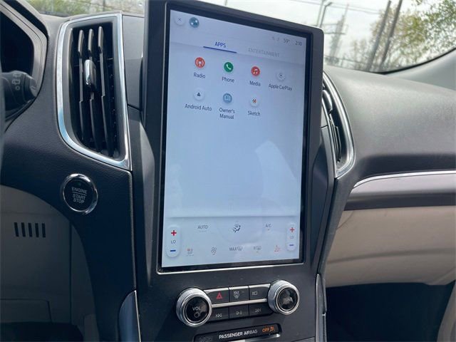Used 2022 Ford Edge Titanium image 16