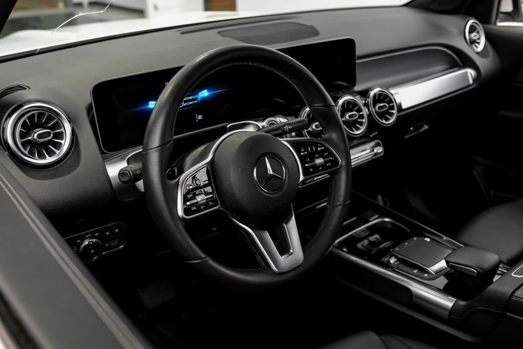 Used 2021 Mercedes-Benz GLB 250 w/ Premium Package image 18