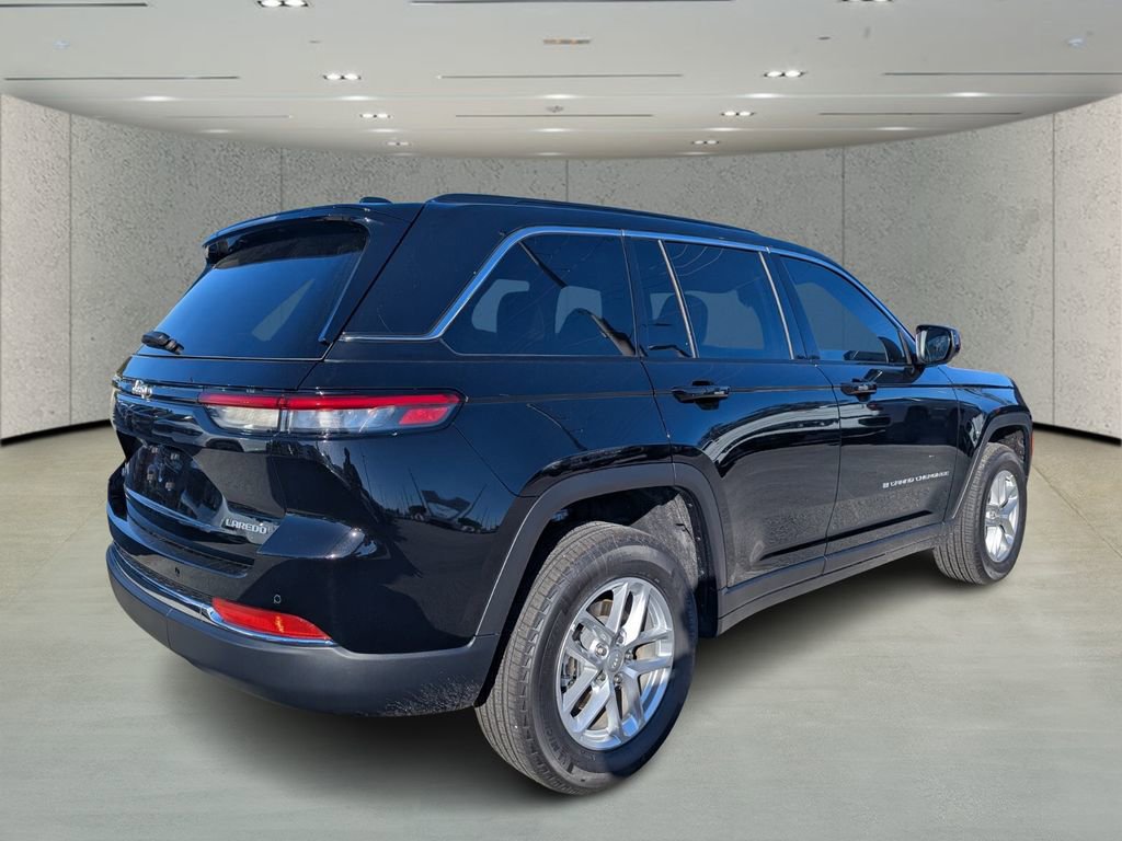 Used 2025 Jeep Grand Cherokee Laredo X w/ Trailer Tow Package image 3