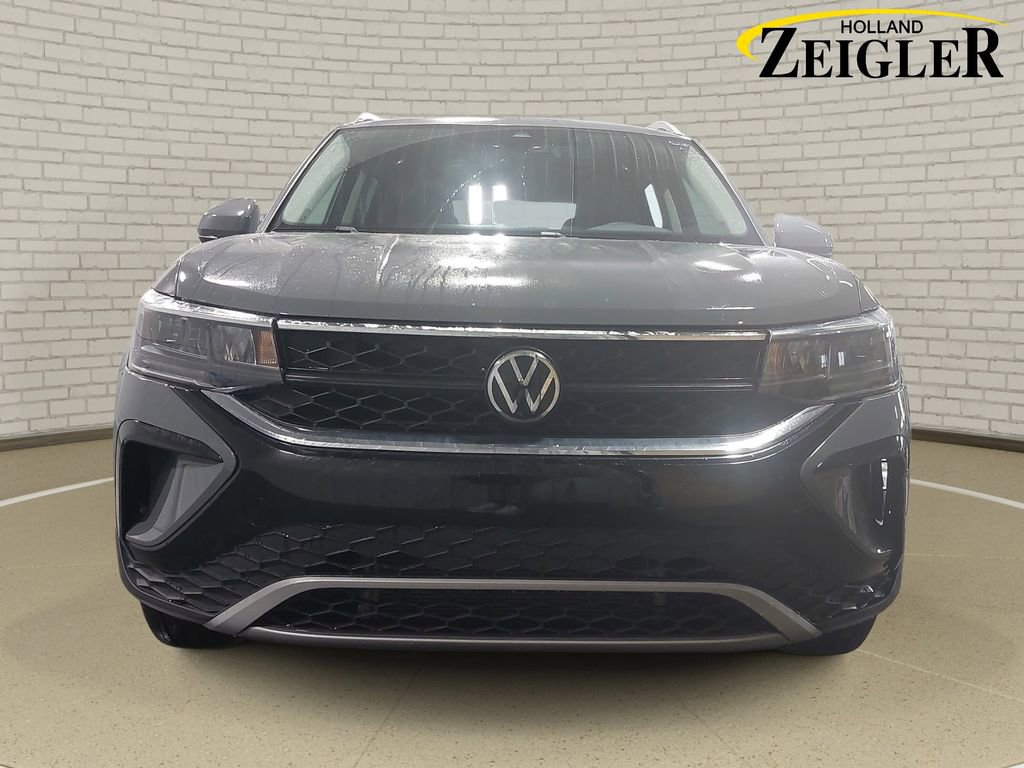 Used 2023 Volkswagen Taos SE w/ Panoramic Sunroof Package AWD/4WD image 2