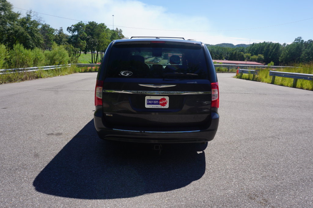 Used 2012 Chrysler Town & Country Touring w/ Entertainment Group #1 FWD image 20