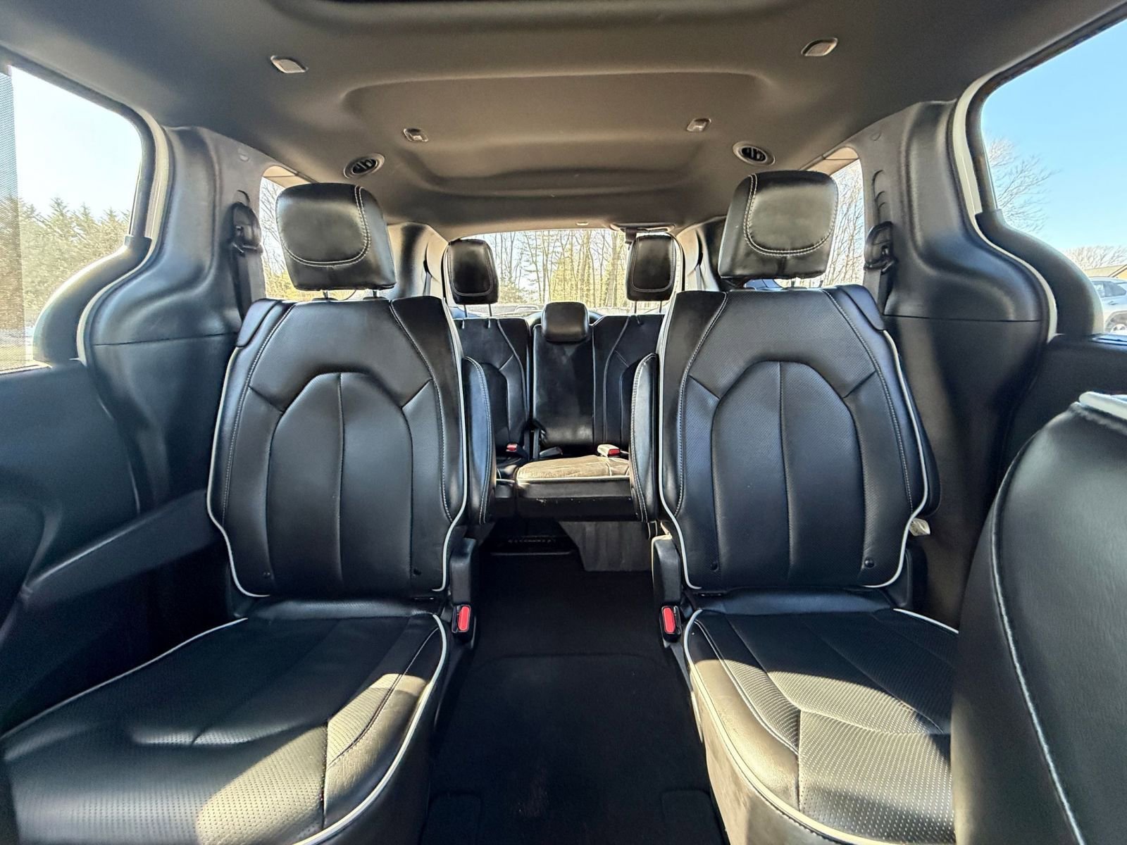 Used 2025 Chrysler Pacifica Limited image 41