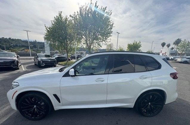 Used 2022 BMW X5 xDrive40i w/ M Sport Package image 5